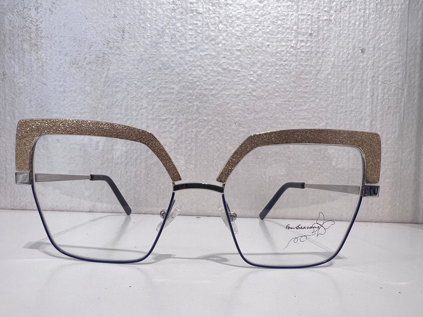 Mod. -Helle Champagne